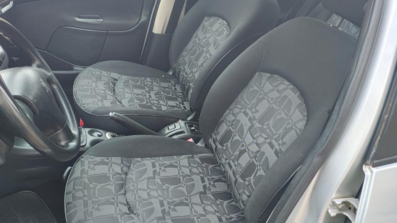 Peugeot 207 207 XR Sport 1.4 Flex 8V 3p 2011