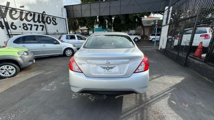 Nissan Versa 1.6 16V SV (Flex)