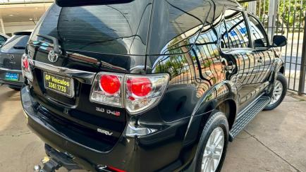 Toyota Hilux SW4 3.0 TDI 4x4 SRV 7L