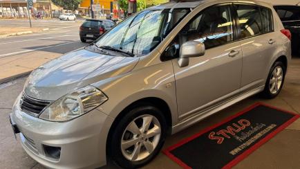 Nissan Tiida SL 1.8 (flex)