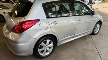 Nissan Tiida SL 1.8 (flex)