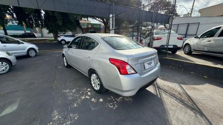 Nissan Versa 1.6 16V SV (Flex)