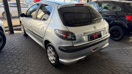Peugeot 206 Hatch. Presence 1.4 8V (flex)