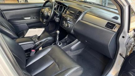 Nissan Tiida SL 1.8 (flex)