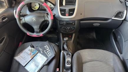 Peugeot 207 Hatch XR 1.4 8V (flex) 4p